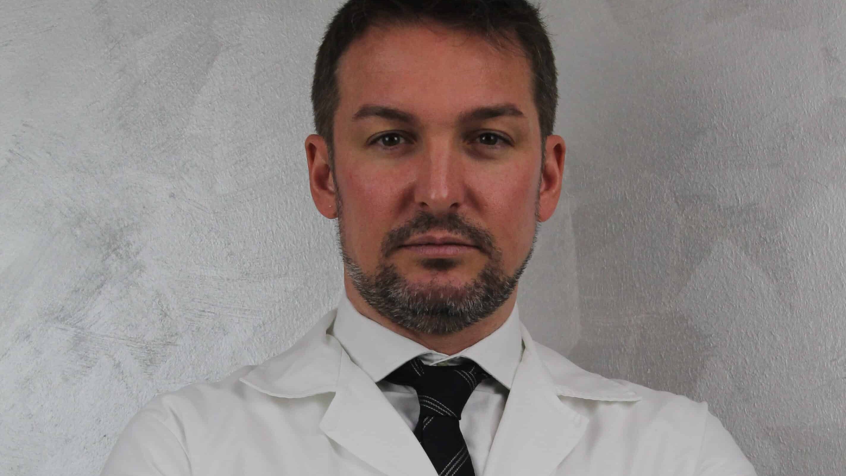 Jontann Gatti medico chirurgo estetico e tricologo presso Kiba