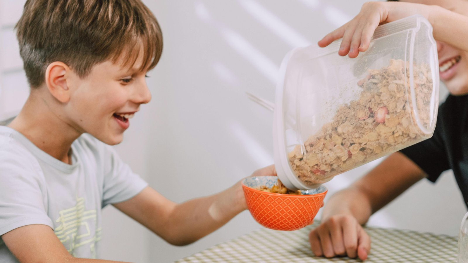 Colazioni dei bambini: cosa finisce davvero nel piatto ogni mattina