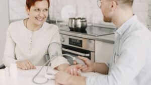 Misurare la pressione arteriosa: gli errori nascosti che falsano tutto