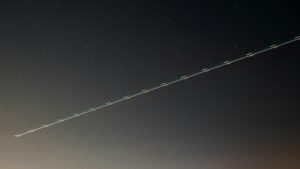 Amazon Leo si prepara a sfidare Starlink: il colosso dell'e-commerce punta all'internet satellitare