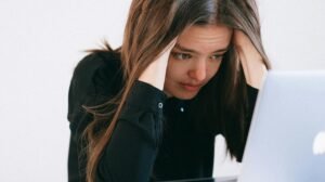 Quando l'algoritmo decide per te: i pregiudizi nascosti nell'intelligenza artificiale