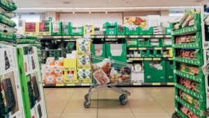 Supermercati, brand e insegne rilanciano con premi, bollini e cataloghi fedeltà